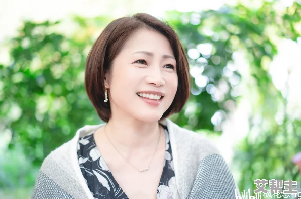 JUL—236友田真希一区：这是一部由知名女优友田真希主演的成人影片，展示了她在特定情境下的表演与魅力